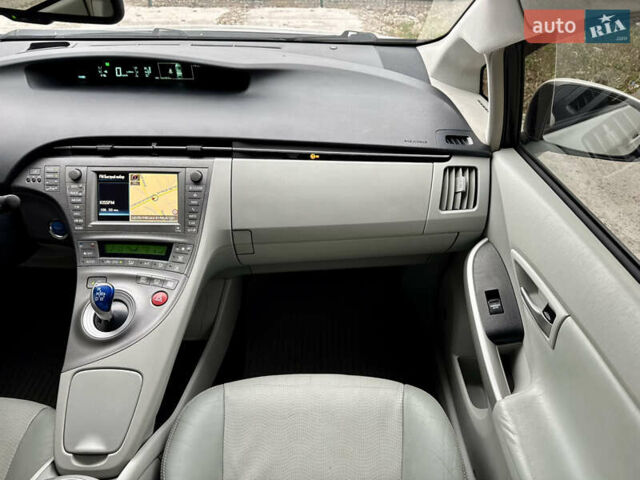 Белый Тойота Приус, объемом двигателя 1.8 л и пробегом 165 тыс. км за 12700 $, фото 35 на Automoto.ua