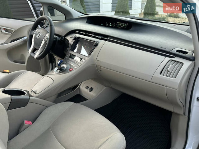 Белый Тойота Приус, объемом двигателя 1.8 л и пробегом 235 тыс. км за 11700 $, фото 36 на Automoto.ua