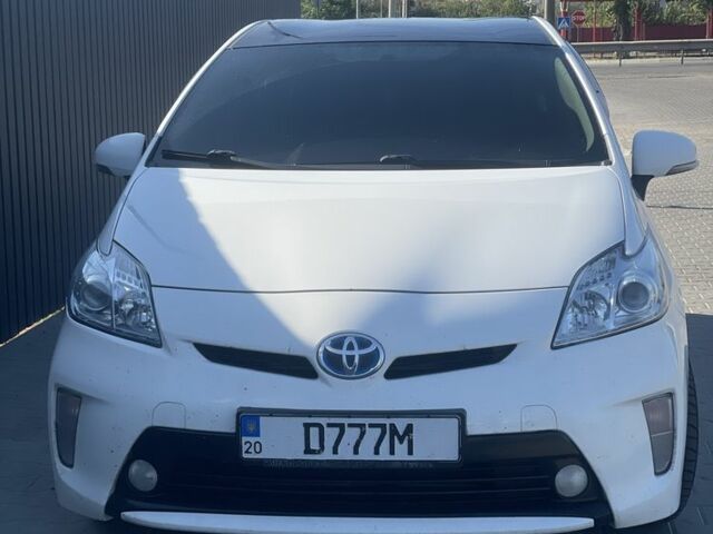 Белый Тойота Приус, объемом двигателя 1.8 л и пробегом 250 тыс. км за 12000 $, фото 1 на Automoto.ua
