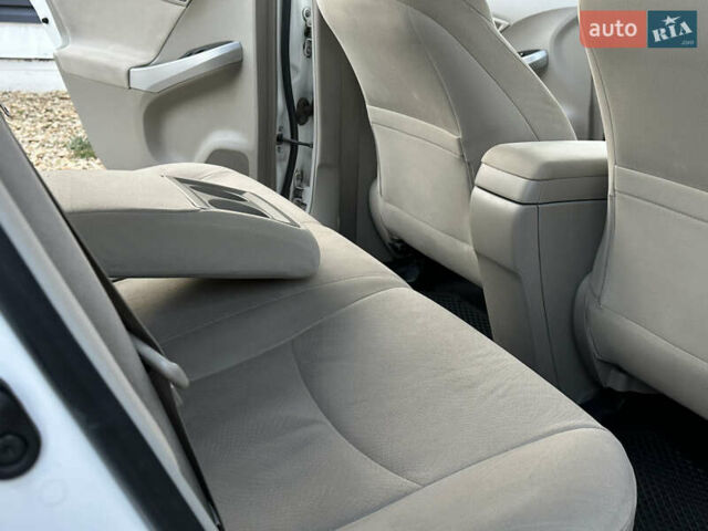 Белый Тойота Приус, объемом двигателя 1.8 л и пробегом 235 тыс. км за 11700 $, фото 44 на Automoto.ua