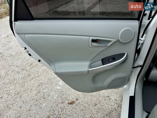 Белый Тойота Приус, объемом двигателя 1.8 л и пробегом 165 тыс. км за 12800 $, фото 15 на Automoto.ua