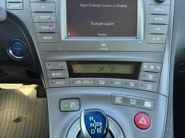 Белый Тойота Приус, объемом двигателя 1.8 л и пробегом 200 тыс. км за 10750 $, фото 12 на Automoto.ua