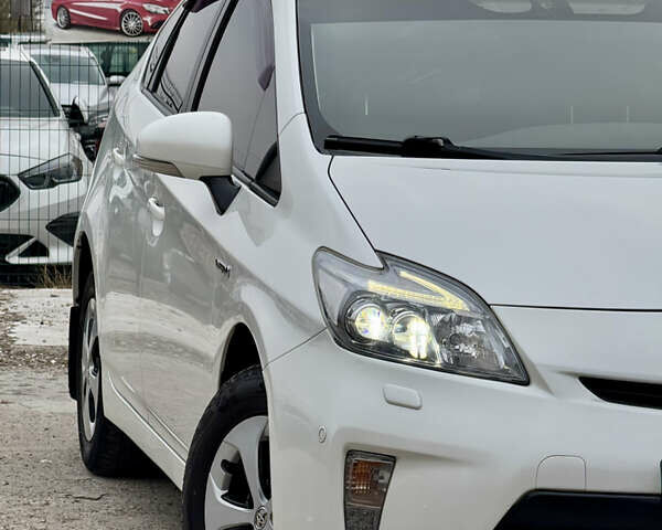 Белый Тойота Приус, объемом двигателя 1.8 л и пробегом 165 тыс. км за 12800 $, фото 71 на Automoto.ua