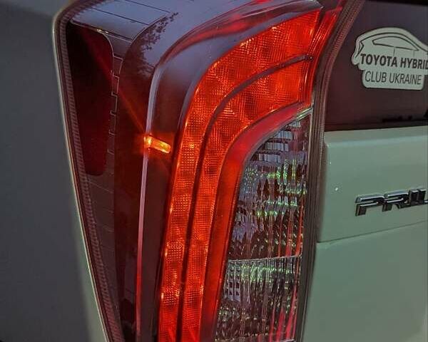 Белый Тойота Приус, объемом двигателя 1.8 л и пробегом 270 тыс. км за 11500 $, фото 10 на Automoto.ua
