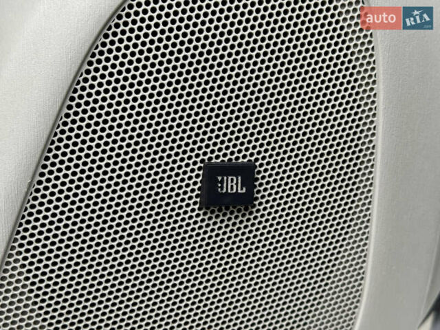 Белый Тойота Приус, объемом двигателя 1.8 л и пробегом 165 тыс. км за 12800 $, фото 12 на Automoto.ua