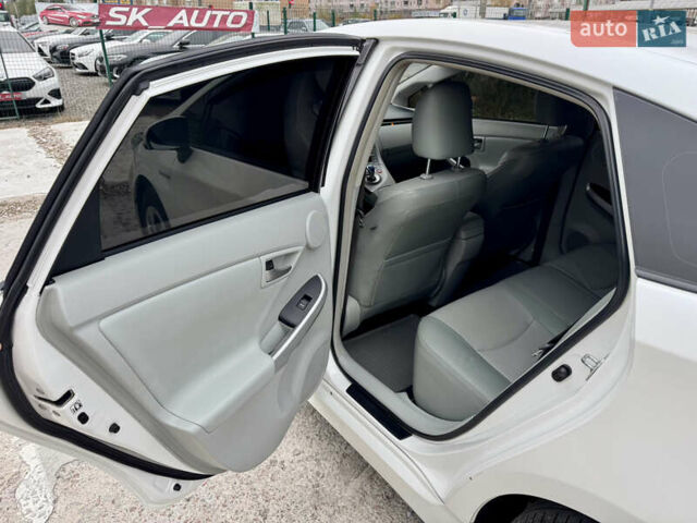 Белый Тойота Приус, объемом двигателя 1.8 л и пробегом 165 тыс. км за 12800 $, фото 14 на Automoto.ua