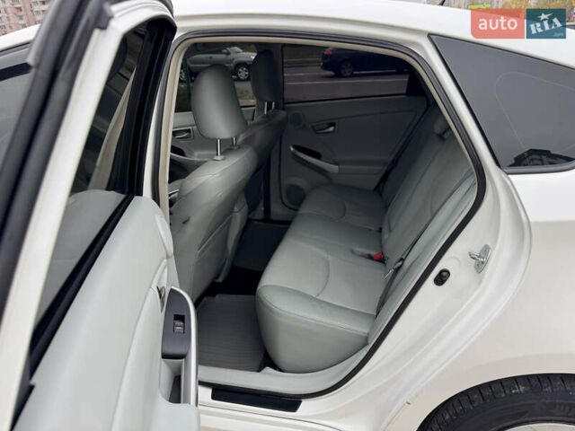 Белый Тойота Приус, объемом двигателя 1.8 л и пробегом 165 тыс. км за 12700 $, фото 16 на Automoto.ua