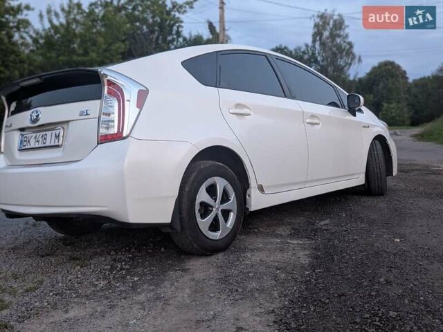 Белый Тойота Приус, объемом двигателя 1.8 л и пробегом 270 тыс. км за 11500 $, фото 1 на Automoto.ua