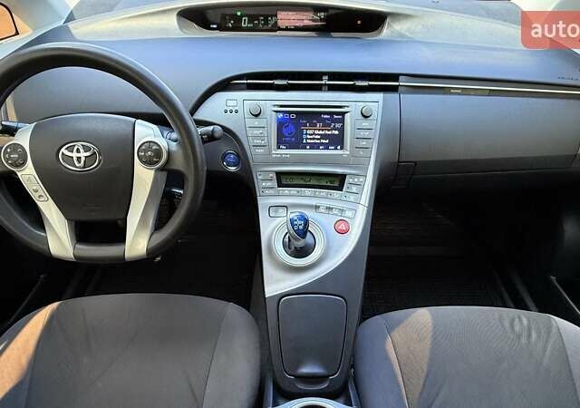 Белый Тойота Приус, объемом двигателя 1.8 л и пробегом 230 тыс. км за 10500 $, фото 98 на Automoto.ua