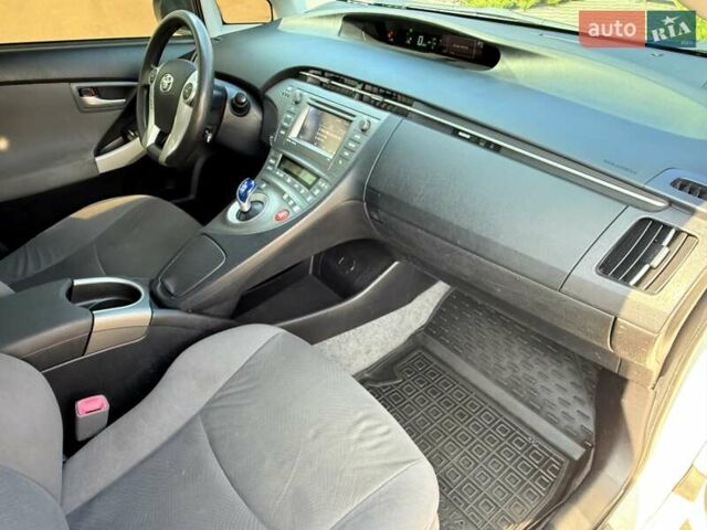 Белый Тойота Приус, объемом двигателя 1.8 л и пробегом 230 тыс. км за 10500 $, фото 69 на Automoto.ua