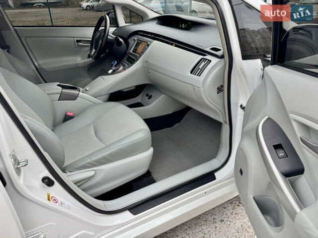 Белый Тойота Приус, объемом двигателя 1.8 л и пробегом 165 тыс. км за 12700 $, фото 32 на Automoto.ua