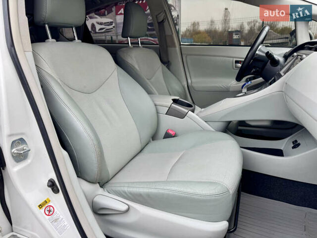 Белый Тойота Приус, объемом двигателя 1.8 л и пробегом 165 тыс. км за 12800 $, фото 31 на Automoto.ua