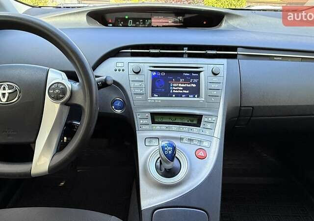 Белый Тойота Приус, объемом двигателя 1.8 л и пробегом 230 тыс. км за 10500 $, фото 97 на Automoto.ua