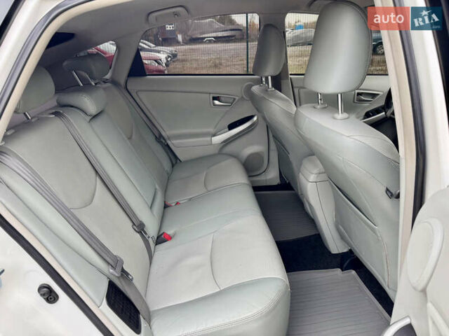 Белый Тойота Приус, объемом двигателя 1.8 л и пробегом 165 тыс. км за 12700 $, фото 22 на Automoto.ua