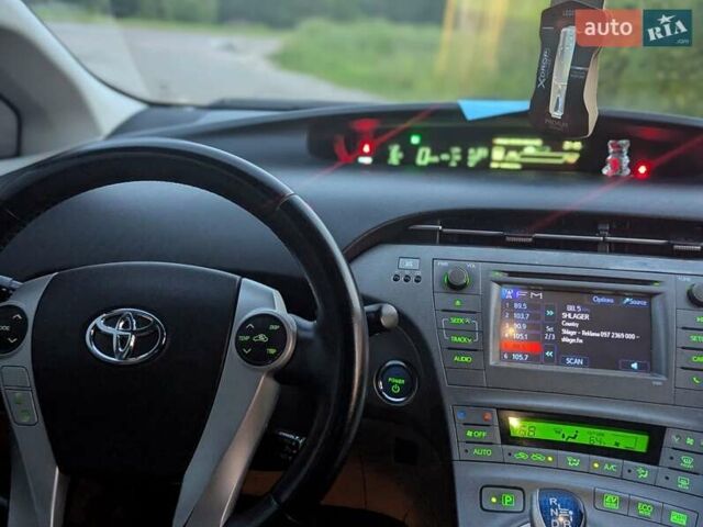 Белый Тойота Приус, объемом двигателя 1.8 л и пробегом 255 тыс. км за 11500 $, фото 13 на Automoto.ua