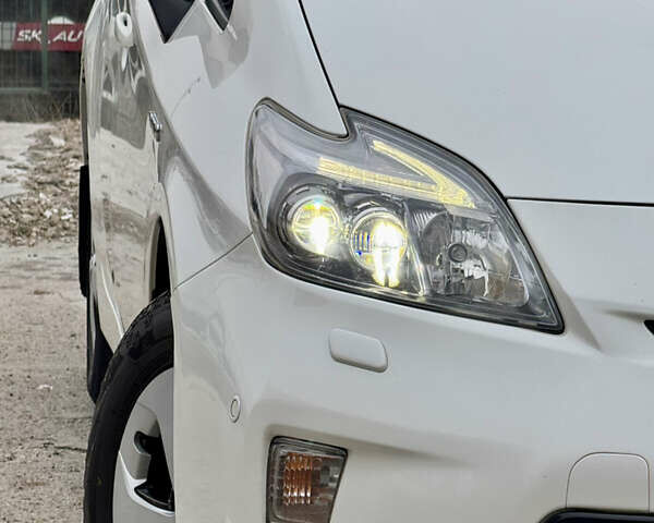 Белый Тойота Приус, объемом двигателя 1.8 л и пробегом 165 тыс. км за 12700 $, фото 72 на Automoto.ua