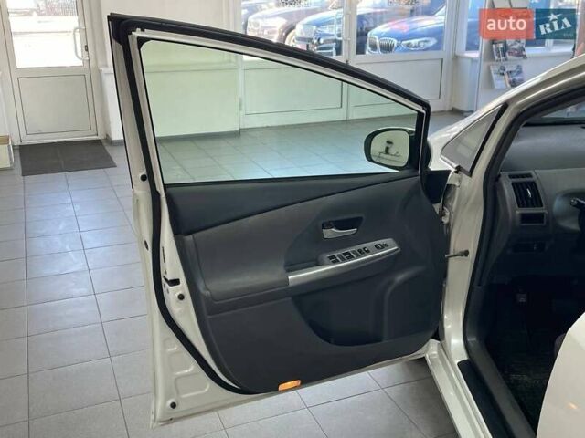 Белый Тойота Приус, объемом двигателя 1.79 л и пробегом 217 тыс. км за 10990 $, фото 16 на Automoto.ua