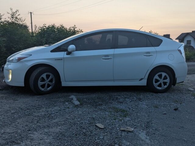 Белый Тойота Приус, объемом двигателя 1.8 л и пробегом 255 тыс. км за 11500 $, фото 3 на Automoto.ua