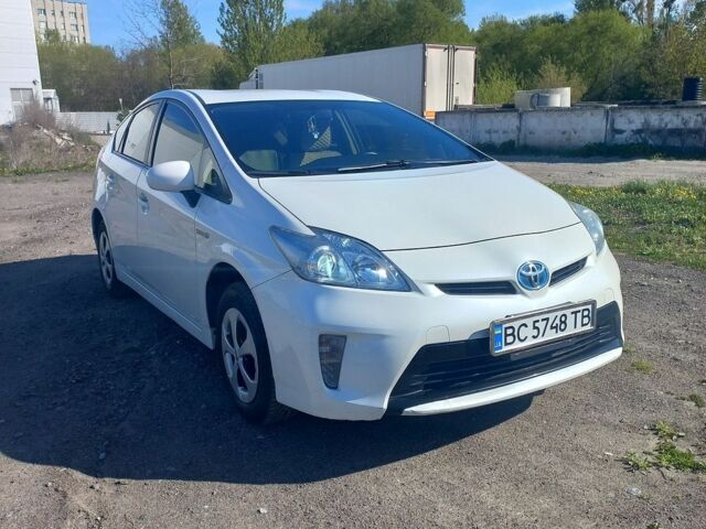 Белый Тойота Приус, объемом двигателя 1.8 л и пробегом 230 тыс. км за 10500 $, фото 3 на Automoto.ua