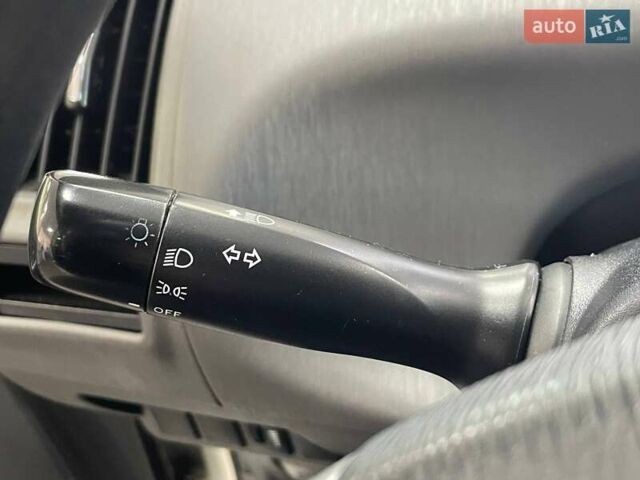 Білий Тойота Пріус, об'ємом двигуна 1.79 л та пробігом 217 тис. км за 10490 $, фото 19 на Automoto.ua