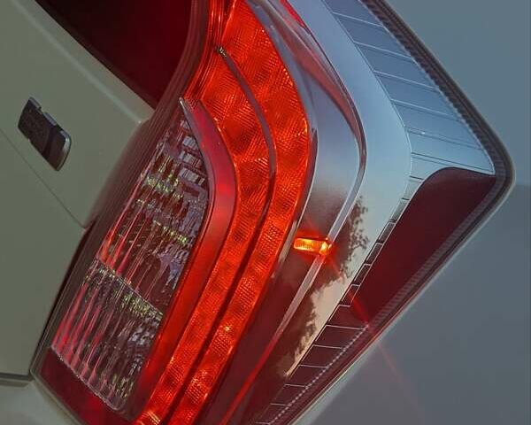 Белый Тойота Приус, объемом двигателя 1.8 л и пробегом 255 тыс. км за 11500 $, фото 8 на Automoto.ua