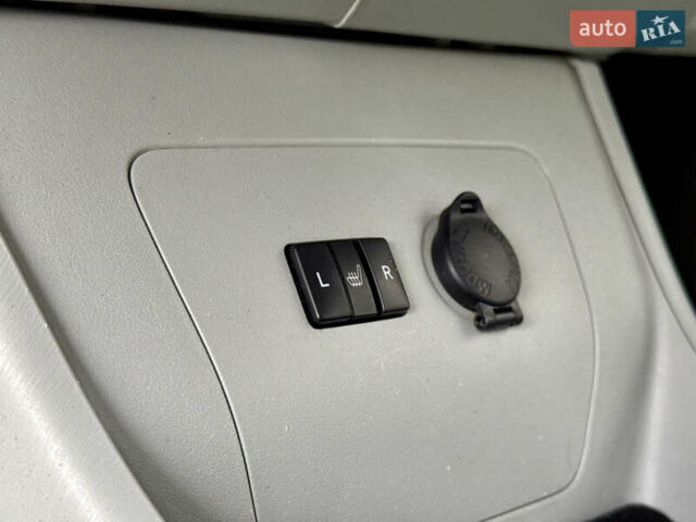 Белый Тойота Приус, объемом двигателя 1.8 л и пробегом 165 тыс. км за 12700 $, фото 41 на Automoto.ua