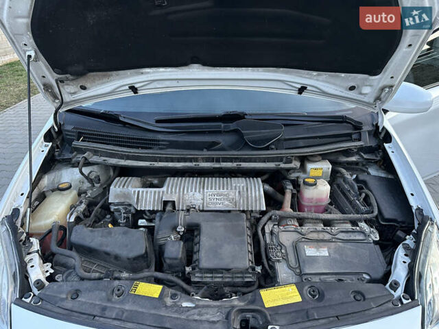 Белый Тойота Приус, объемом двигателя 1.8 л и пробегом 235 тыс. км за 11700 $, фото 65 на Automoto.ua