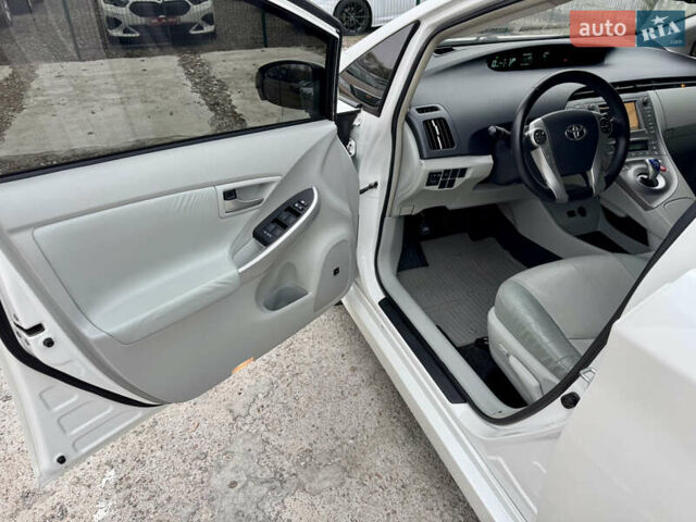 Белый Тойота Приус, объемом двигателя 1.8 л и пробегом 165 тыс. км за 12700 $, фото 7 на Automoto.ua