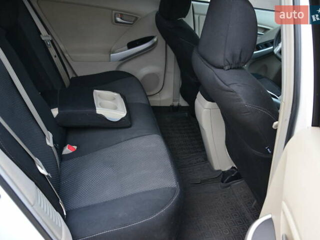 Белый Тойота Приус, объемом двигателя 1.8 л и пробегом 281 тыс. км за 9999 $, фото 32 на Automoto.ua