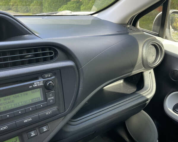 Білий Тойота Пріус, об'ємом двигуна 1.5 л та пробігом 181 тис. км за 9299 $, фото 31 на Automoto.ua