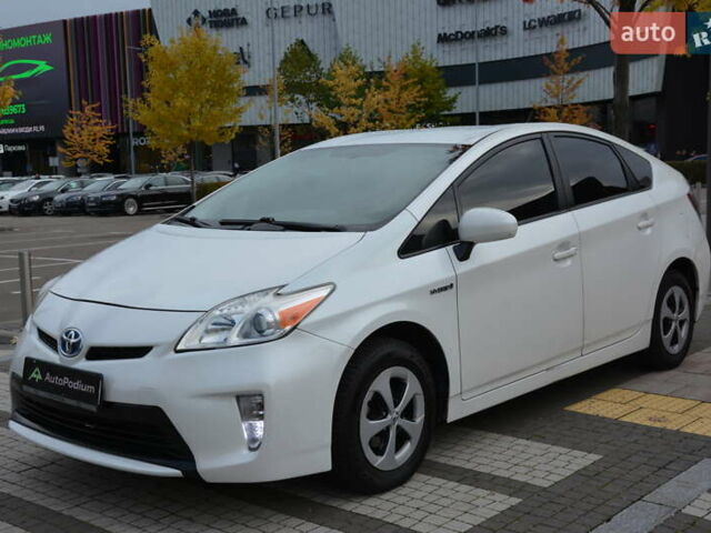 Белый Тойота Приус, объемом двигателя 1.8 л и пробегом 281 тыс. км за 9999 $, фото 6 на Automoto.ua