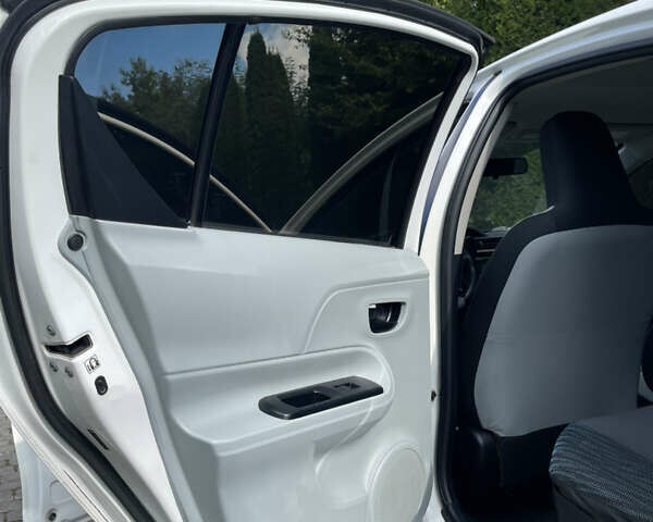 Білий Тойота Пріус, об'ємом двигуна 1.5 л та пробігом 181 тис. км за 8799 $, фото 18 на Automoto.ua