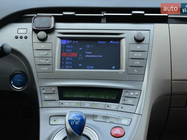 Белый Тойота Приус, объемом двигателя 1.8 л и пробегом 281 тыс. км за 9999 $, фото 24 на Automoto.ua