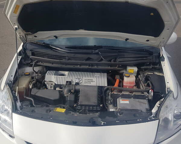 Белый Тойота Приус, объемом двигателя 1.8 л и пробегом 170 тыс. км за 12000 $, фото 8 на Automoto.ua