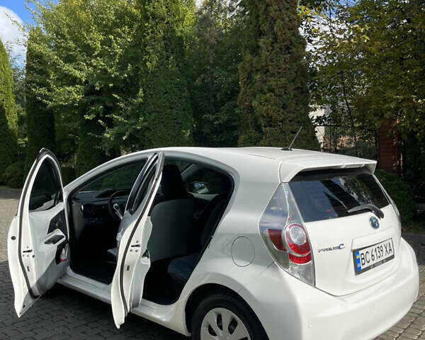 Білий Тойота Пріус, об'ємом двигуна 1.5 л та пробігом 181 тис. км за 9299 $, фото 10 на Automoto.ua