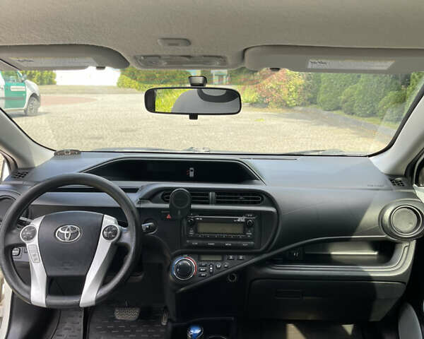 Білий Тойота Пріус, об'ємом двигуна 1.5 л та пробігом 181 тис. км за 9499 $, фото 26 на Automoto.ua