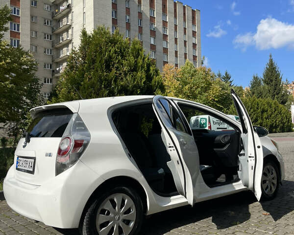 Білий Тойота Пріус, об'ємом двигуна 1.5 л та пробігом 181 тис. км за 9299 $, фото 11 на Automoto.ua