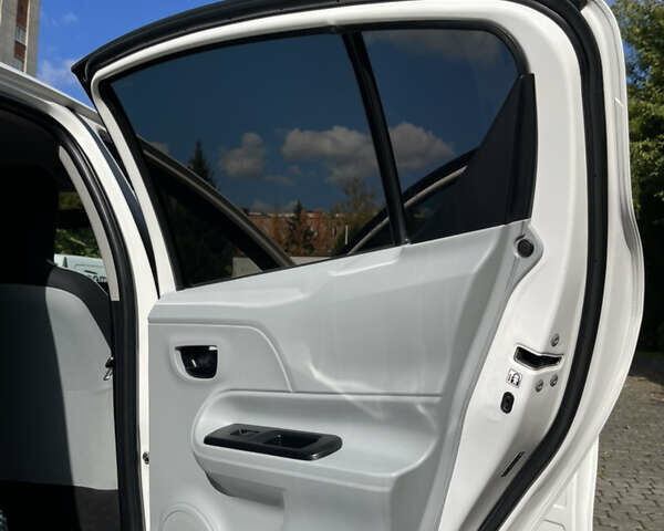 Білий Тойота Пріус, об'ємом двигуна 1.5 л та пробігом 181 тис. км за 9499 $, фото 20 на Automoto.ua