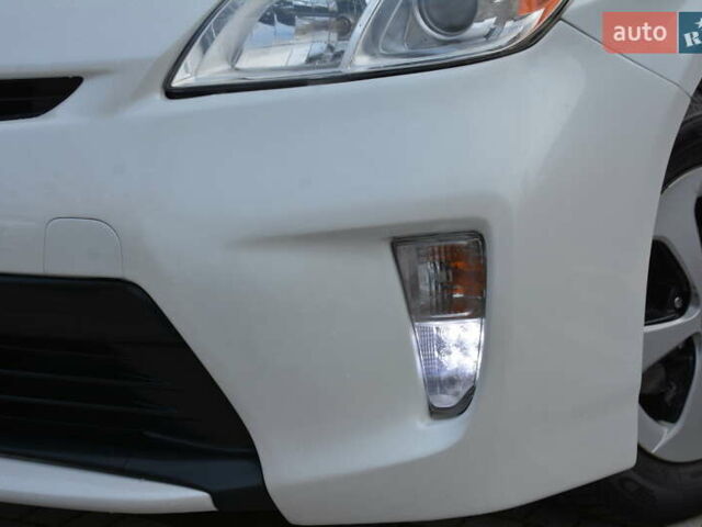 Белый Тойота Приус, объемом двигателя 1.8 л и пробегом 281 тыс. км за 9999 $, фото 17 на Automoto.ua