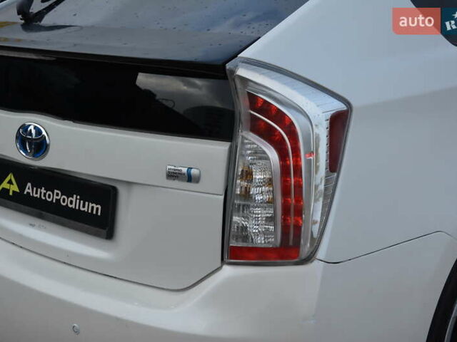 Белый Тойота Приус, объемом двигателя 1.8 л и пробегом 281 тыс. км за 9999 $, фото 16 на Automoto.ua