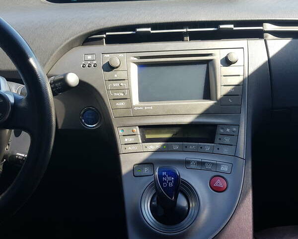 Белый Тойота Приус, объемом двигателя 1.8 л и пробегом 170 тыс. км за 12000 $, фото 10 на Automoto.ua