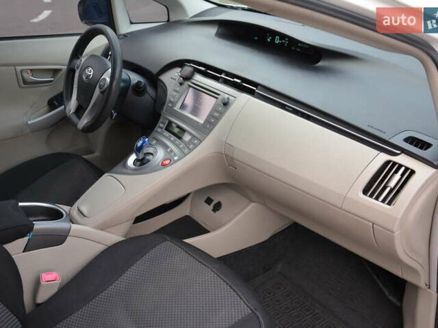 Белый Тойота Приус, объемом двигателя 1.8 л и пробегом 281 тыс. км за 9999 $, фото 26 на Automoto.ua