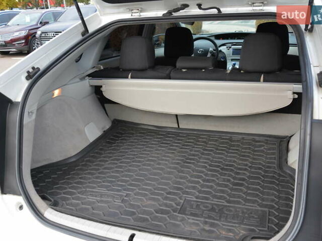 Белый Тойота Приус, объемом двигателя 1.8 л и пробегом 281 тыс. км за 9999 $, фото 34 на Automoto.ua