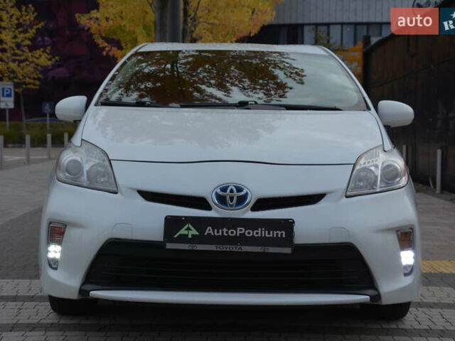 Белый Тойота Приус, объемом двигателя 1.8 л и пробегом 281 тыс. км за 9999 $, фото 3 на Automoto.ua