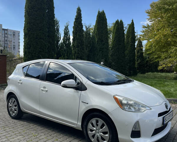 Білий Тойота Пріус, об'ємом двигуна 1.5 л та пробігом 181 тис. км за 9299 $, фото 5 на Automoto.ua