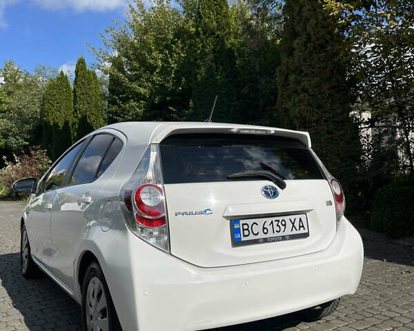 Білий Тойота Пріус, об'ємом двигуна 1.5 л та пробігом 181 тис. км за 8799 $, фото 9 на Automoto.ua
