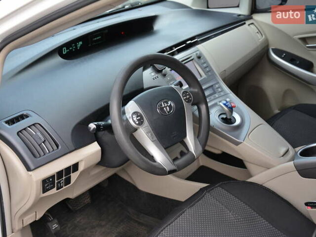 Белый Тойота Приус, объемом двигателя 1.8 л и пробегом 281 тыс. км за 9999 $, фото 21 на Automoto.ua