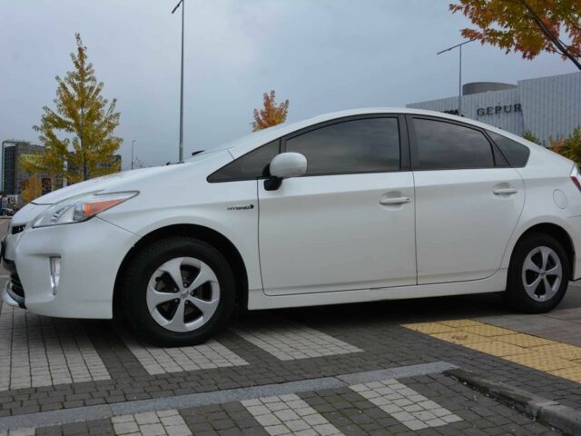 Білий Тойота Пріус, об'ємом двигуна 1.8 л та пробігом 280 тис. км за 10012 $, фото 6 на Automoto.ua