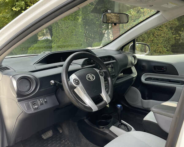 Білий Тойота Пріус, об'ємом двигуна 1.5 л та пробігом 181 тис. км за 9499 $, фото 25 на Automoto.ua