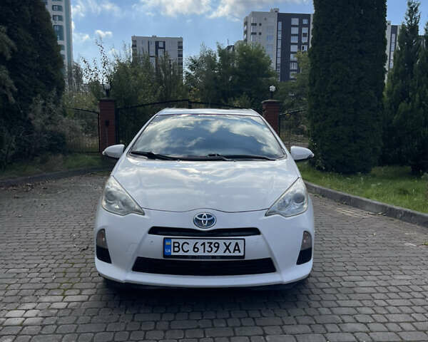 Білий Тойота Пріус, об'ємом двигуна 1.5 л та пробігом 181 тис. км за 8799 $, фото 4 на Automoto.ua